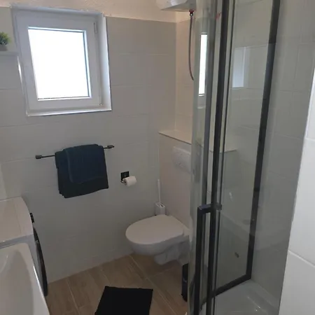 Appartamento Roza One Bedroom Gradac (Split-Dalmatia)