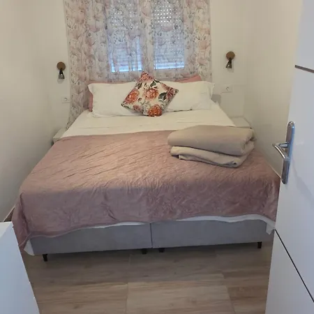Roza One Bedroom Градац