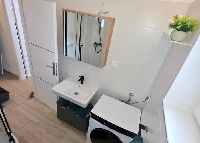 Daire Roza One Bedroom Gradac (Split-Dalmatia)